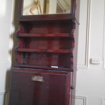 armoire de toilette fermee d'epoque